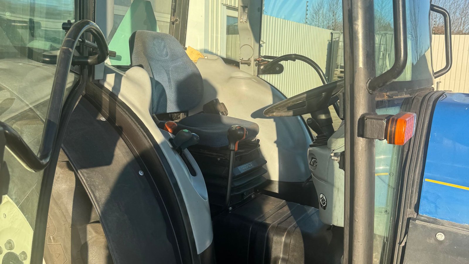 Traktor des Typs New Holland T4030F, Gebrauchtmaschine in Ringe (Bild 9)