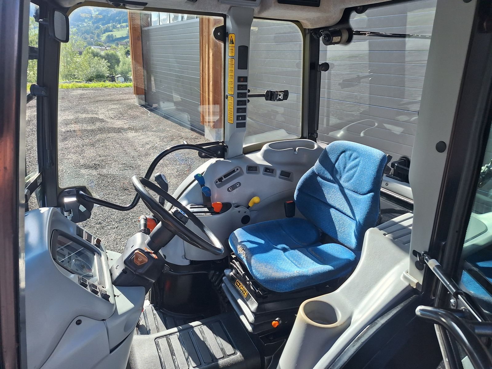 Traktor типа New Holland T4050 DeLuxe & Supersteer, Gebrauchtmaschine в Burgkirchen (Фотография 7)