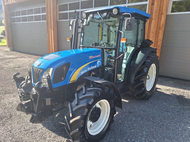 Traktor van het type New Holland T4050 DeLuxe & Supersteer, Gebrauchtmaschine in Burgkirchen (Foto 1)