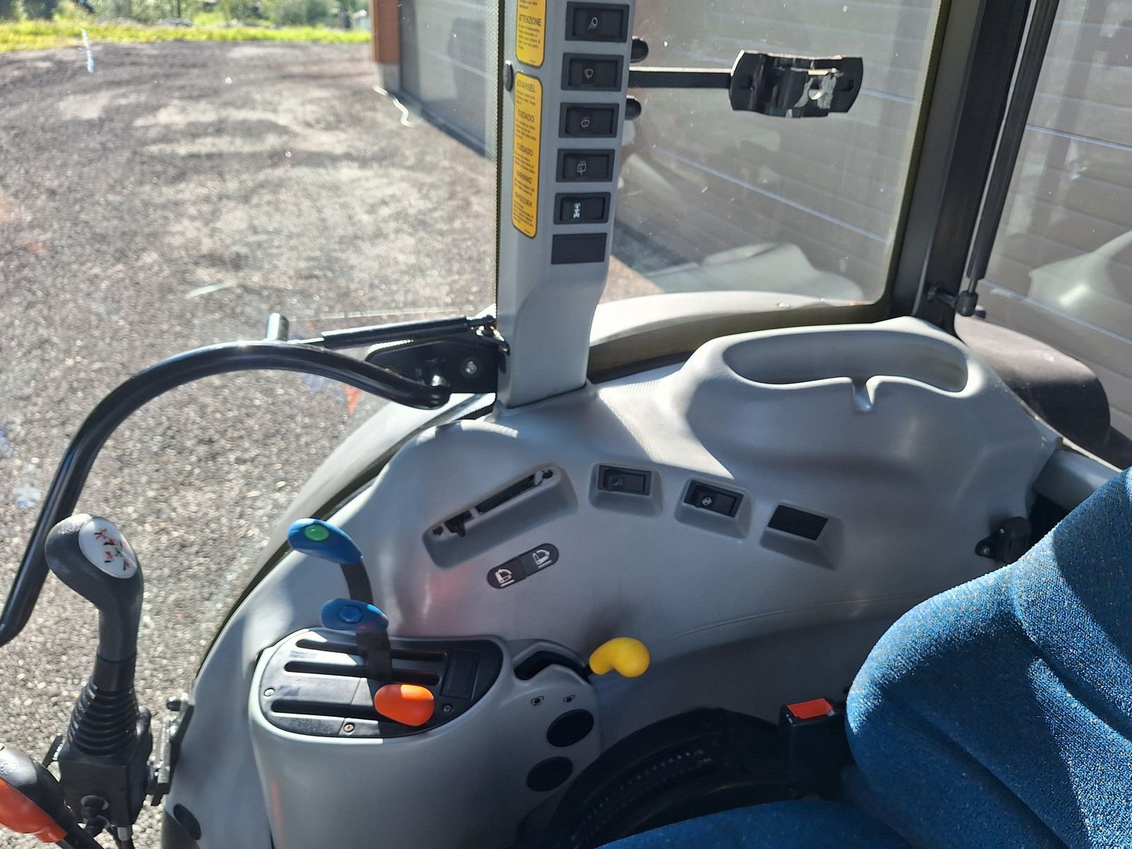 Traktor типа New Holland T4050 DeLuxe & Supersteer, Gebrauchtmaschine в Burgkirchen (Фотография 9)