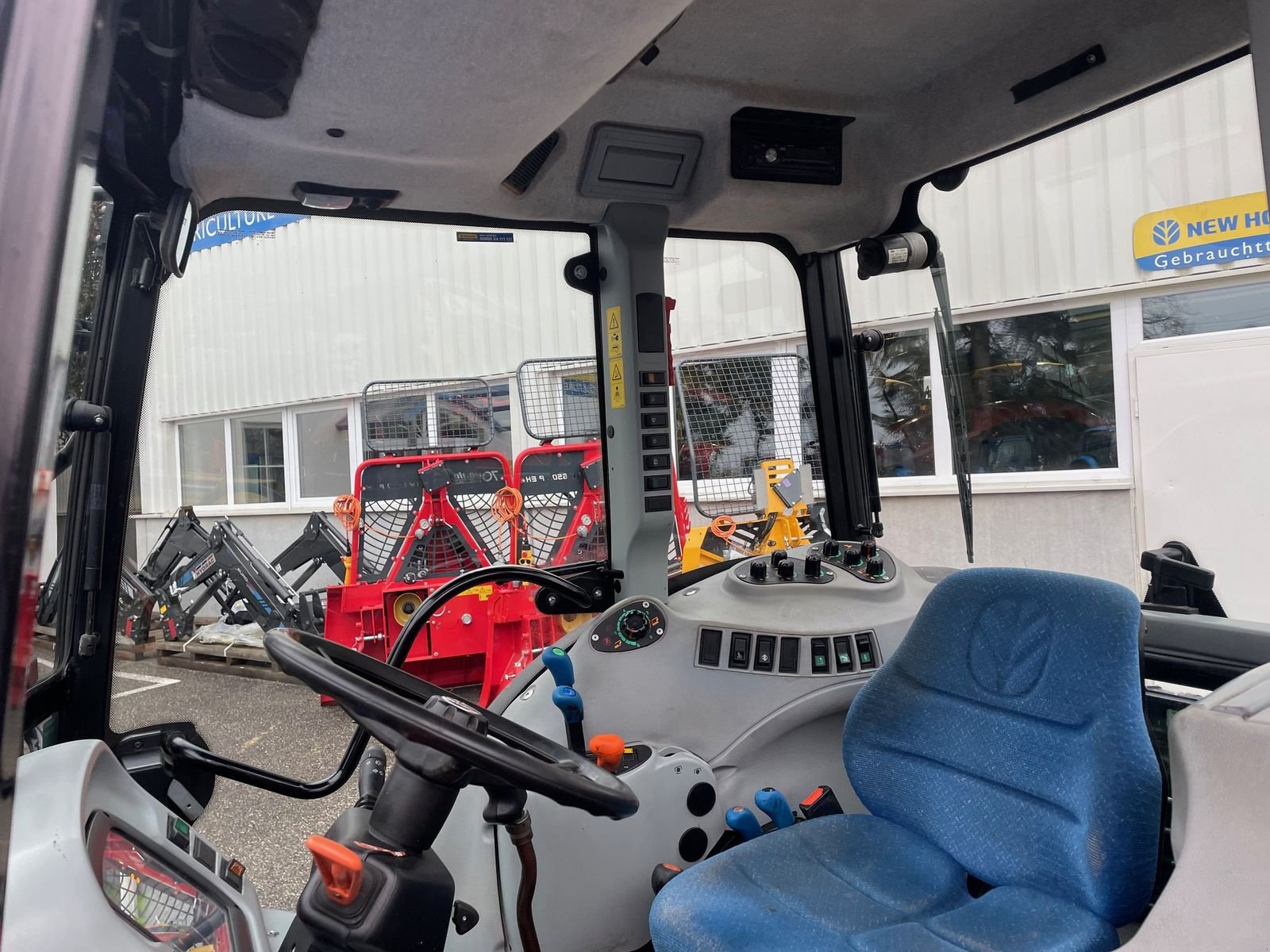 Traktor van het type New Holland T4050 DeLuxe, Gebrauchtmaschine in Burgkirchen (Foto 7)