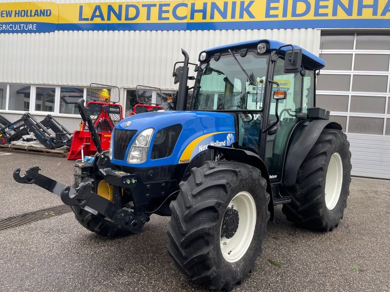 Traktor des Typs New Holland T4050 DeLuxe, Gebrauchtmaschine in Burgkirchen (Bild 1)