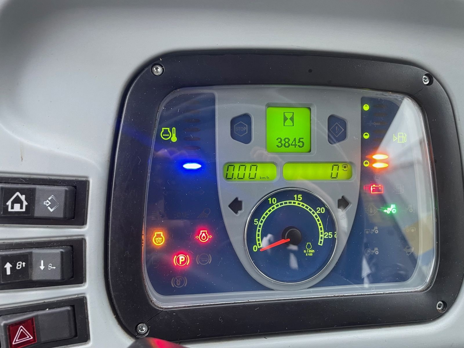 Traktor van het type New Holland T4050 DeLuxe, Gebrauchtmaschine in Burgkirchen (Foto 8)