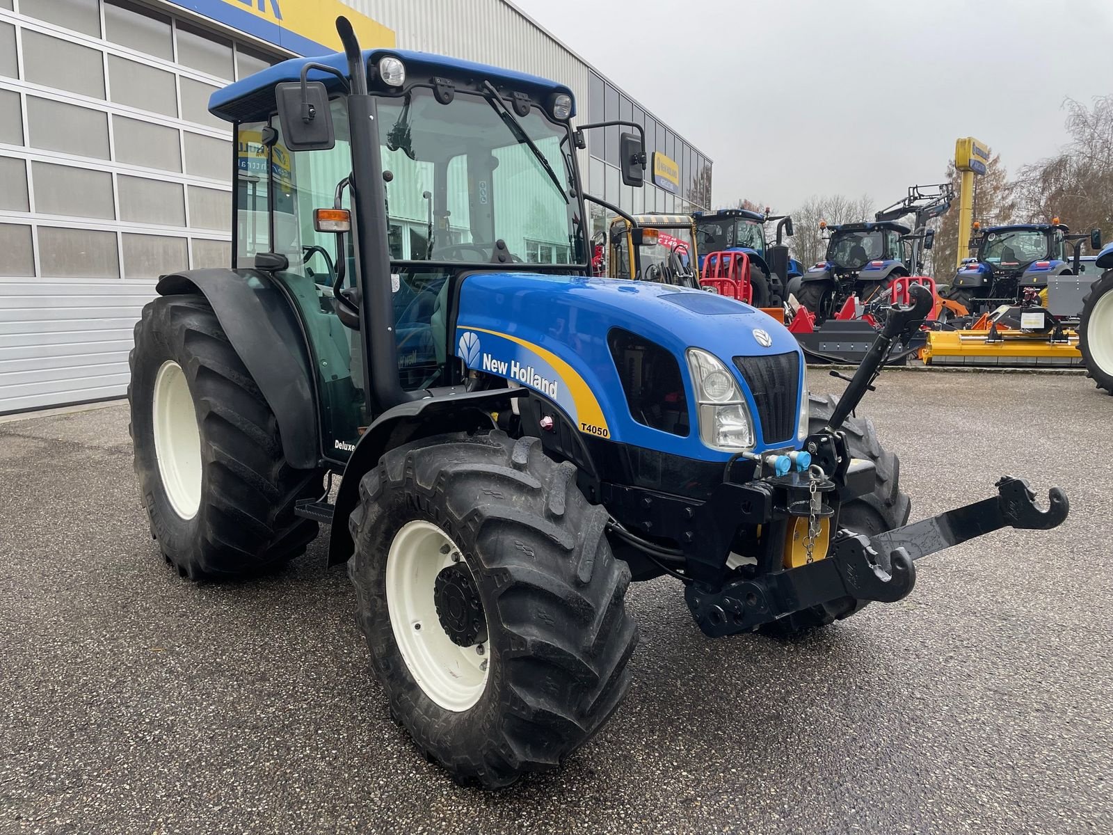 Traktor van het type New Holland T4050 DeLuxe, Gebrauchtmaschine in Burgkirchen (Foto 2)