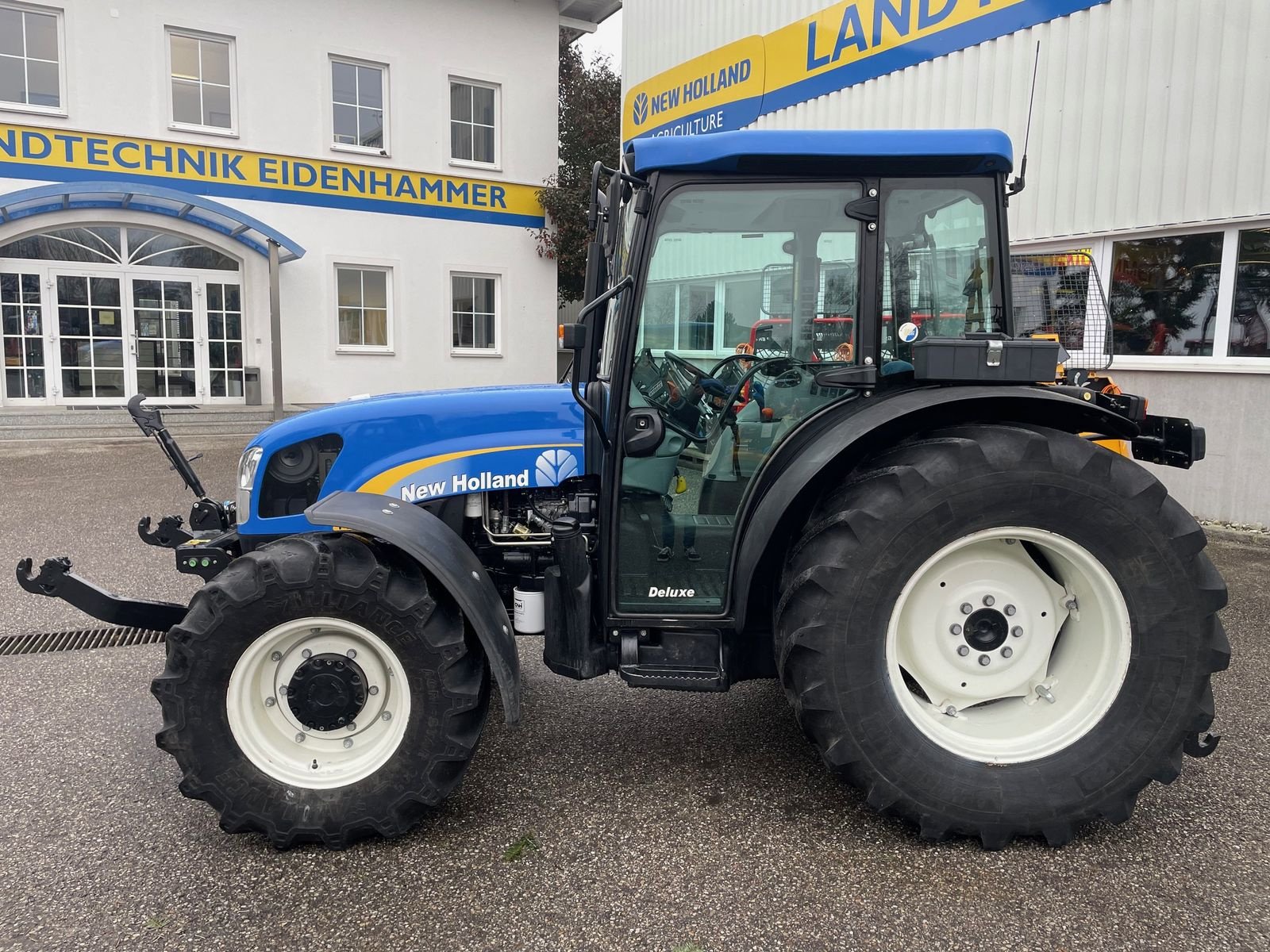 Traktor van het type New Holland T4050 DeLuxe, Gebrauchtmaschine in Burgkirchen (Foto 4)