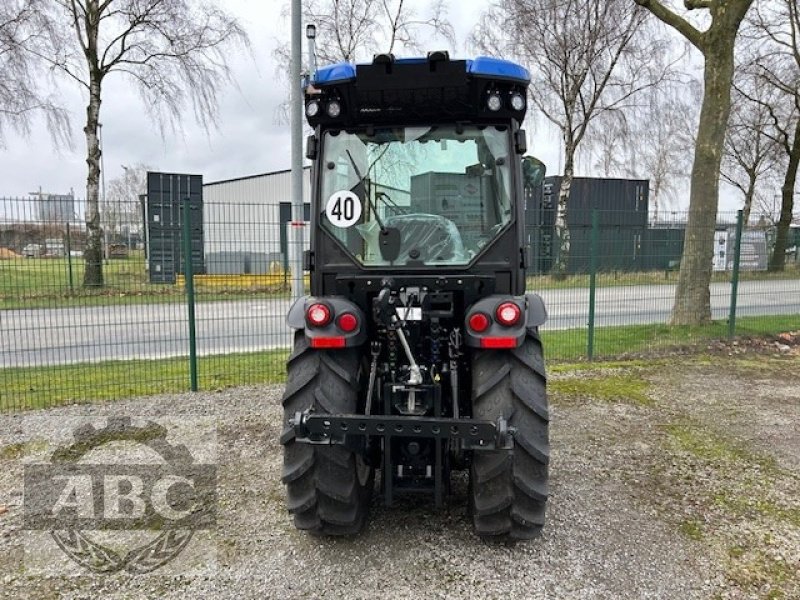 Traktor des Typs New Holland T4.100 N MY19, Neumaschine in Cloppenburg (Bild 4)
