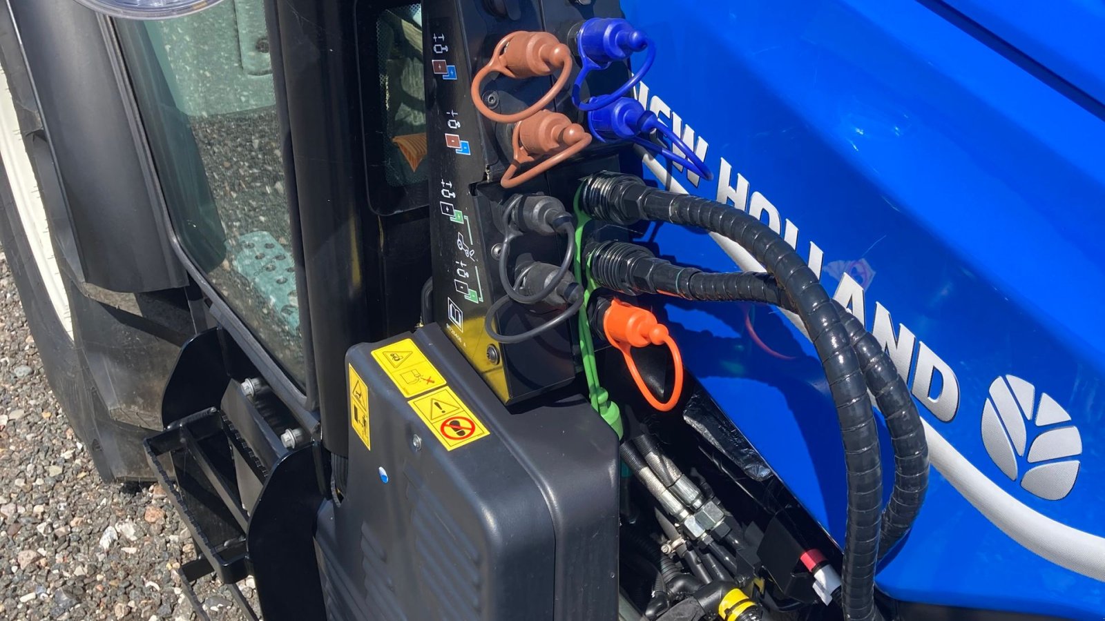 Traktor типа New Holland t4.100 N, Gebrauchtmaschine в Glamsbjerg (Фотография 7)