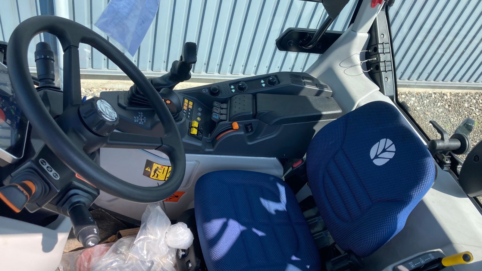 Traktor типа New Holland t4.100 N, Gebrauchtmaschine в Glamsbjerg (Фотография 14)