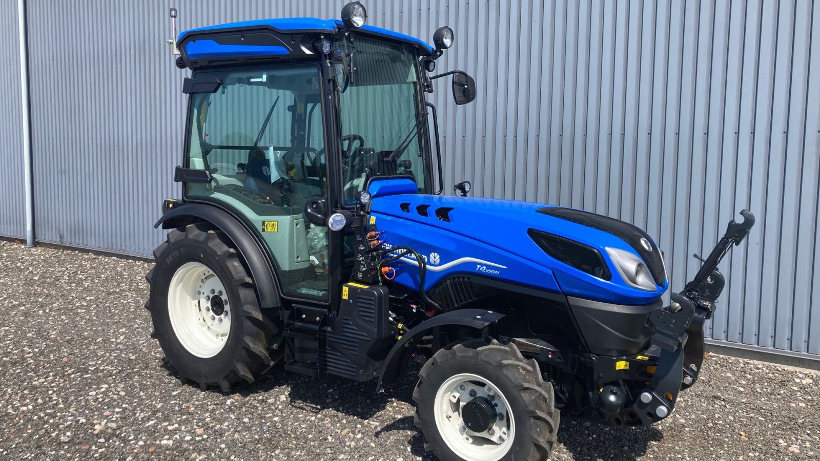 Traktor типа New Holland t4.100 N, Gebrauchtmaschine в Glamsbjerg (Фотография 1)