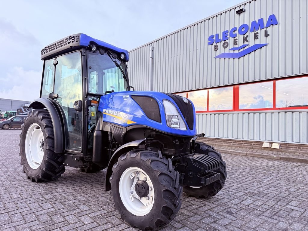 Traktor des Typs New Holland T4.100N BlueCab4 Supersteer, Gebrauchtmaschine in BOEKEL (Bild 3)