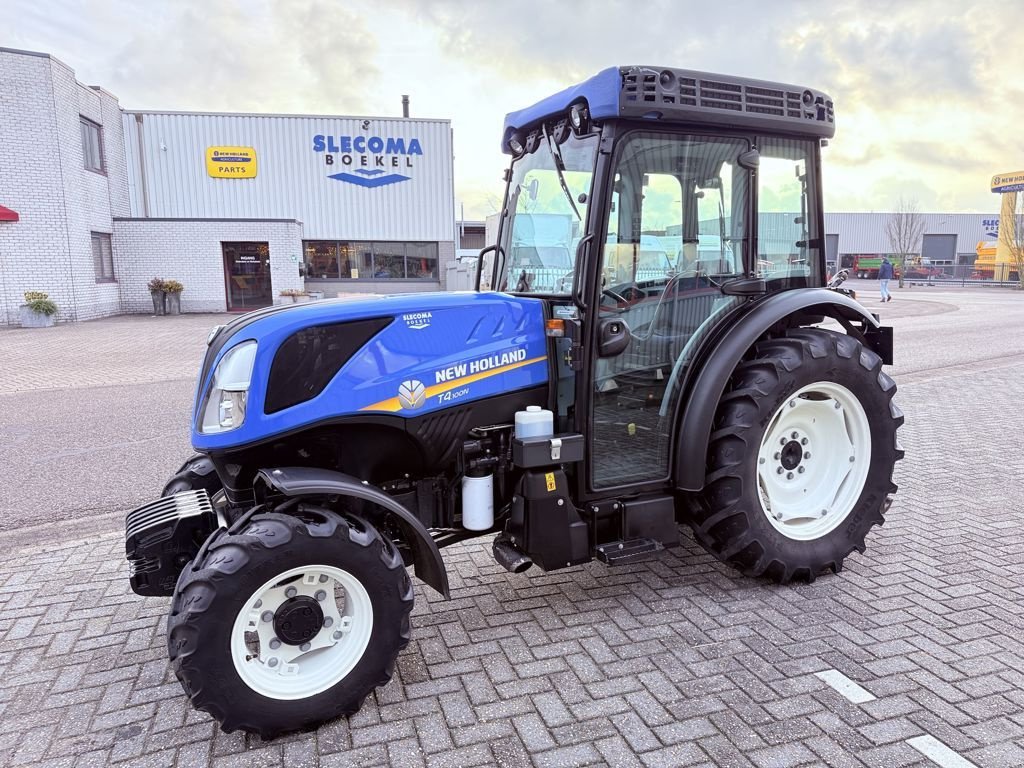 Traktor des Typs New Holland T4.100N BlueCab4 Supersteer, Gebrauchtmaschine in BOEKEL (Bild 1)