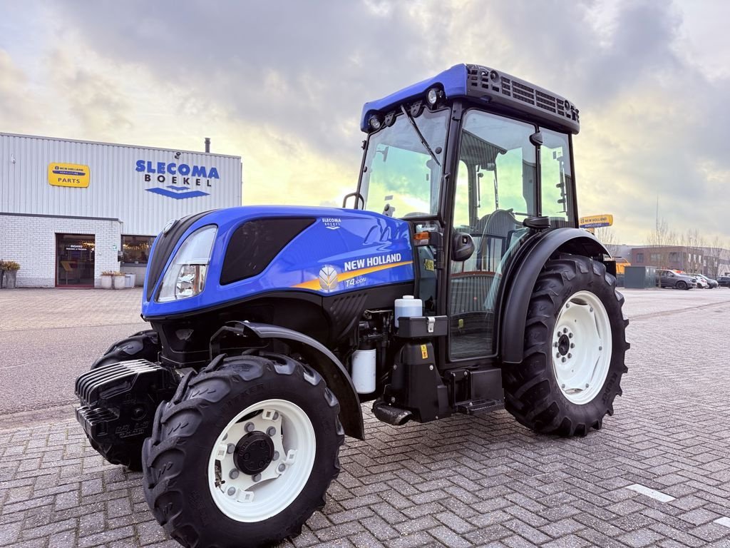 Traktor des Typs New Holland T4.100N BlueCab4 Supersteer, Gebrauchtmaschine in BOEKEL (Bild 2)