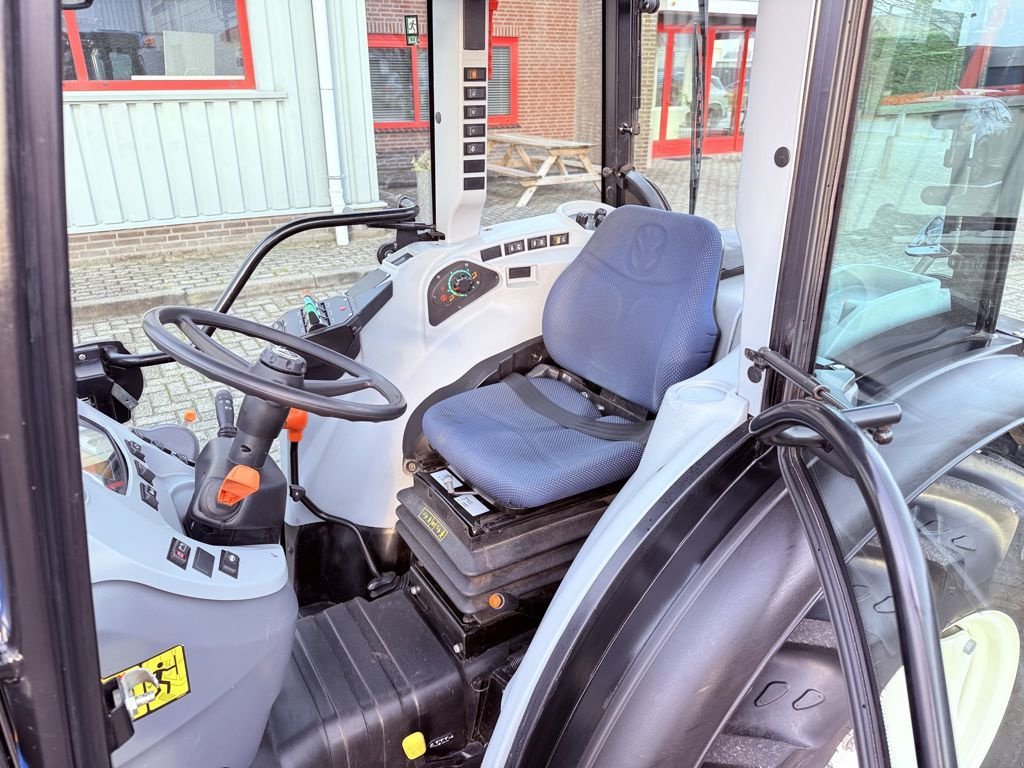 Traktor des Typs New Holland T4.100N BlueCab4 Supersteer, Gebrauchtmaschine in BOEKEL (Bild 5)