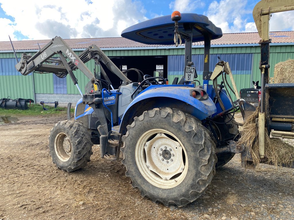 Traktor tip New Holland T4.65, Gebrauchtmaschine in PIERRE BUFFIERE (Poză 3)