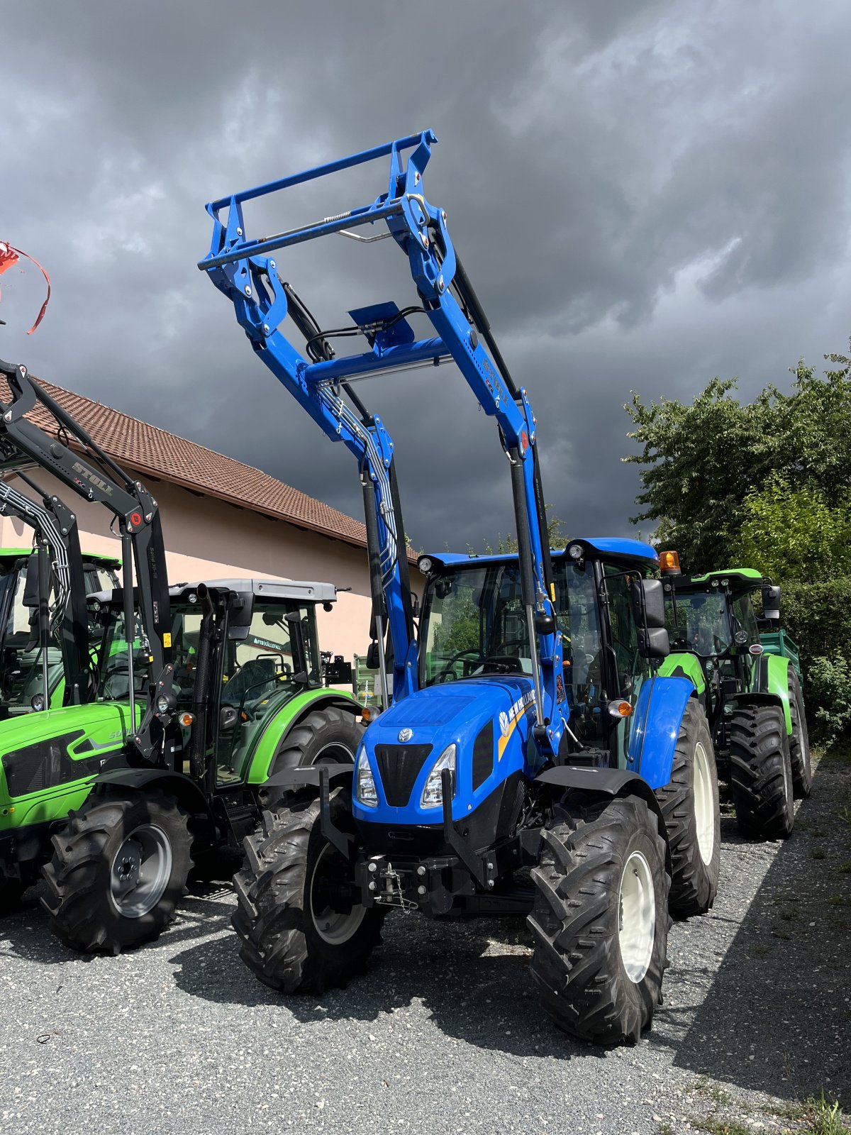 Traktor van het type New Holland T4.65, Gebrauchtmaschine in Hagenbüchach (Foto 1)