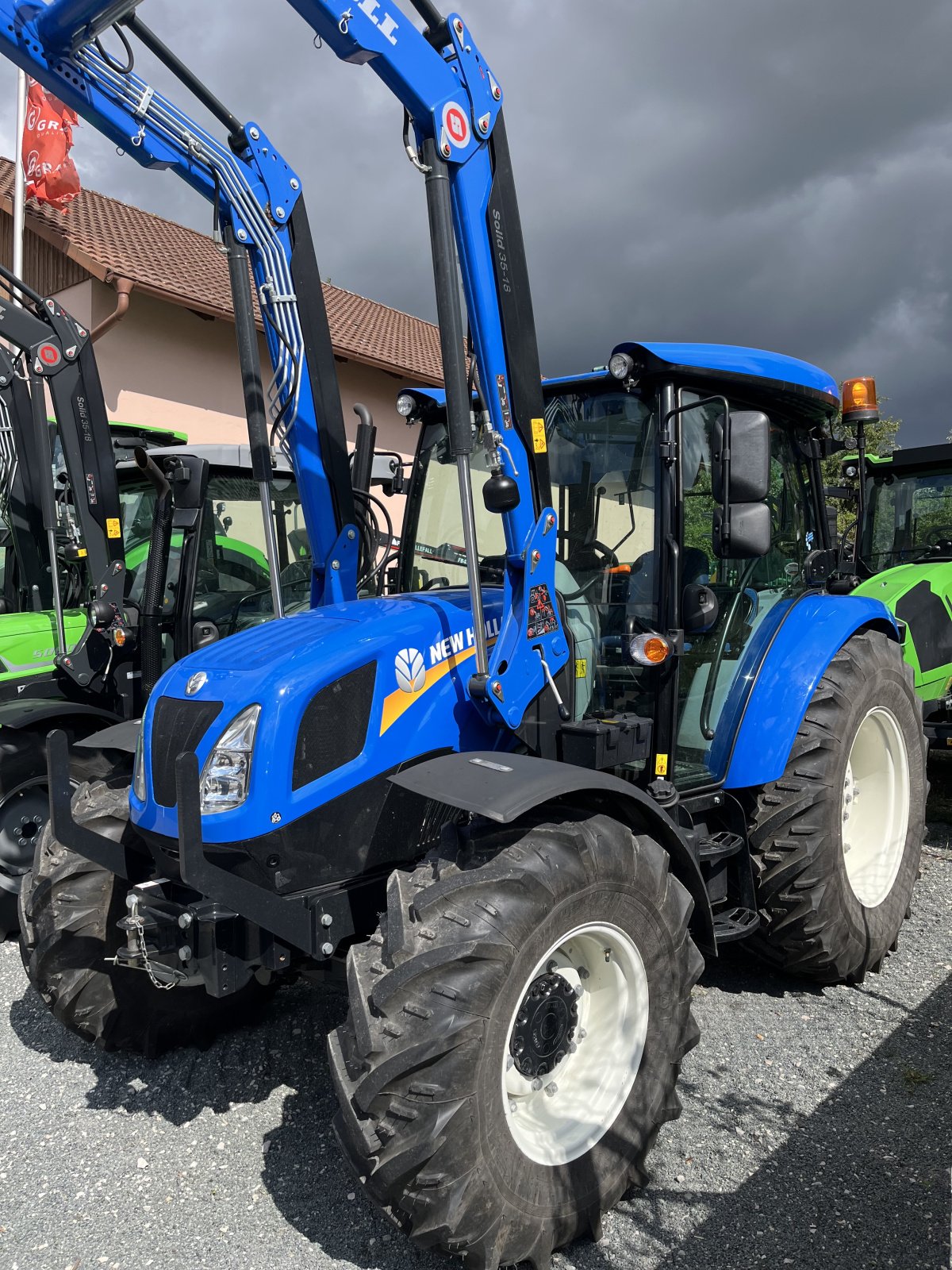 Traktor van het type New Holland T4.65, Gebrauchtmaschine in Hagenbüchach (Foto 5)