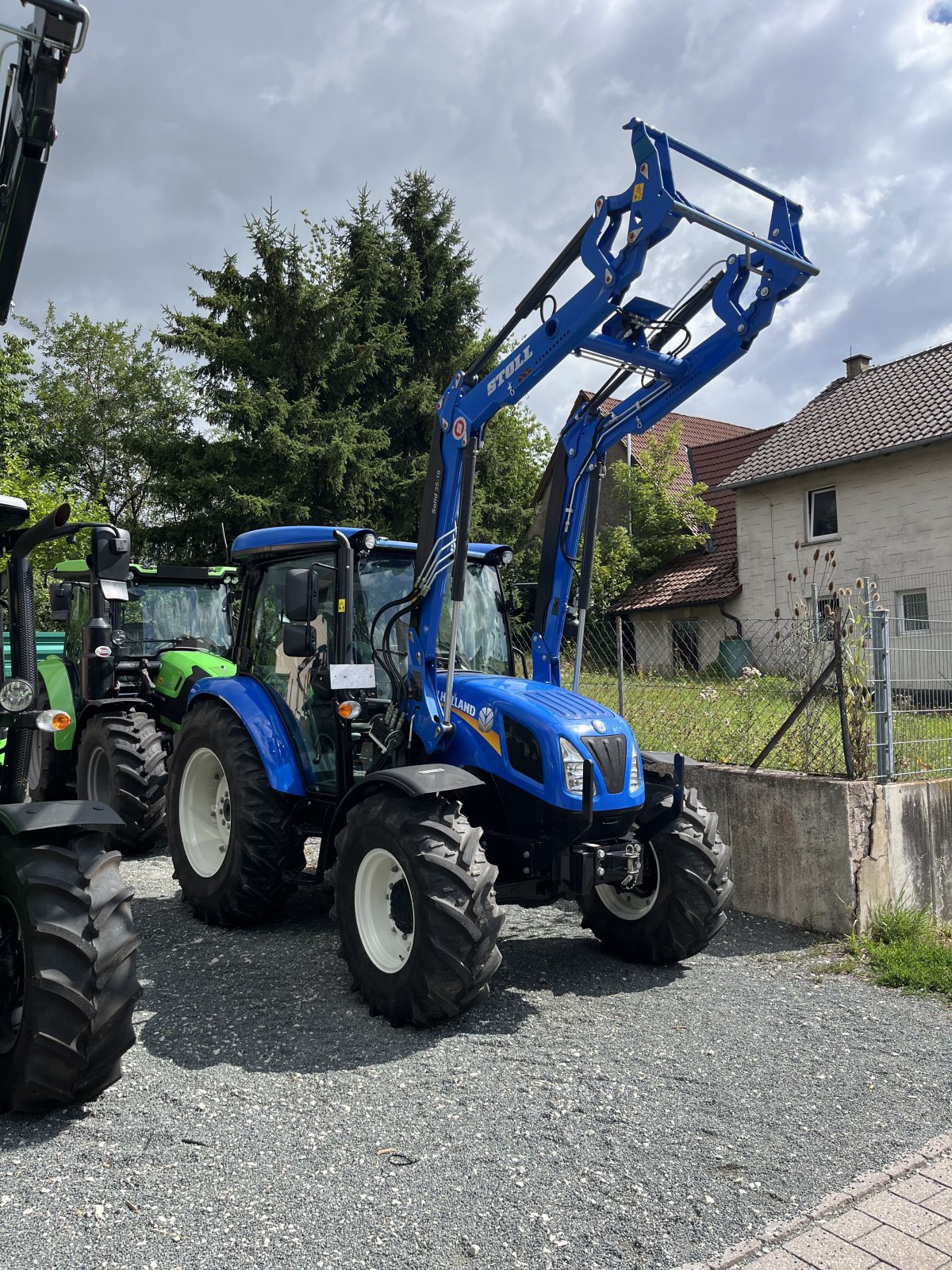 Traktor van het type New Holland T4.65, Gebrauchtmaschine in Hagenbüchach (Foto 7)