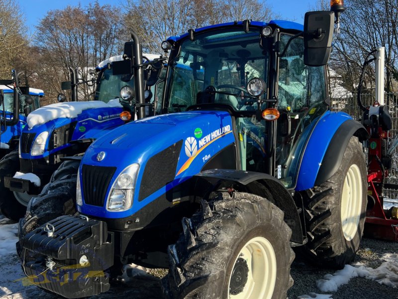 Traktor of the type New Holland T4.65, Neumaschine in Lindenfels-Glattbach (Picture 1)