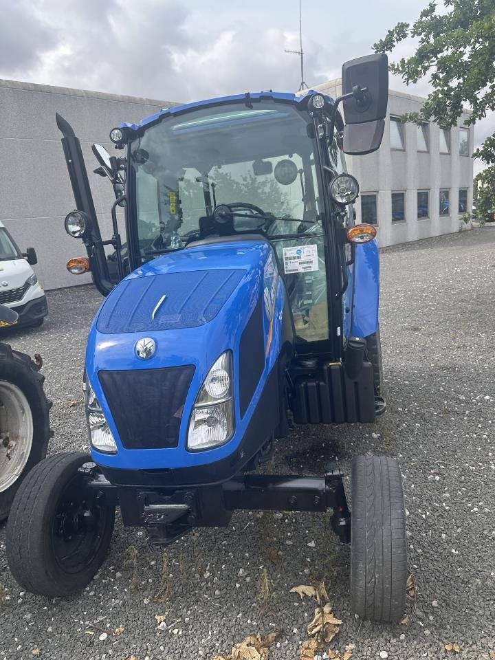 Traktor типа New Holland T4.75 CAB 2WD, Gebrauchtmaschine в Hadsten (Фотография 1)