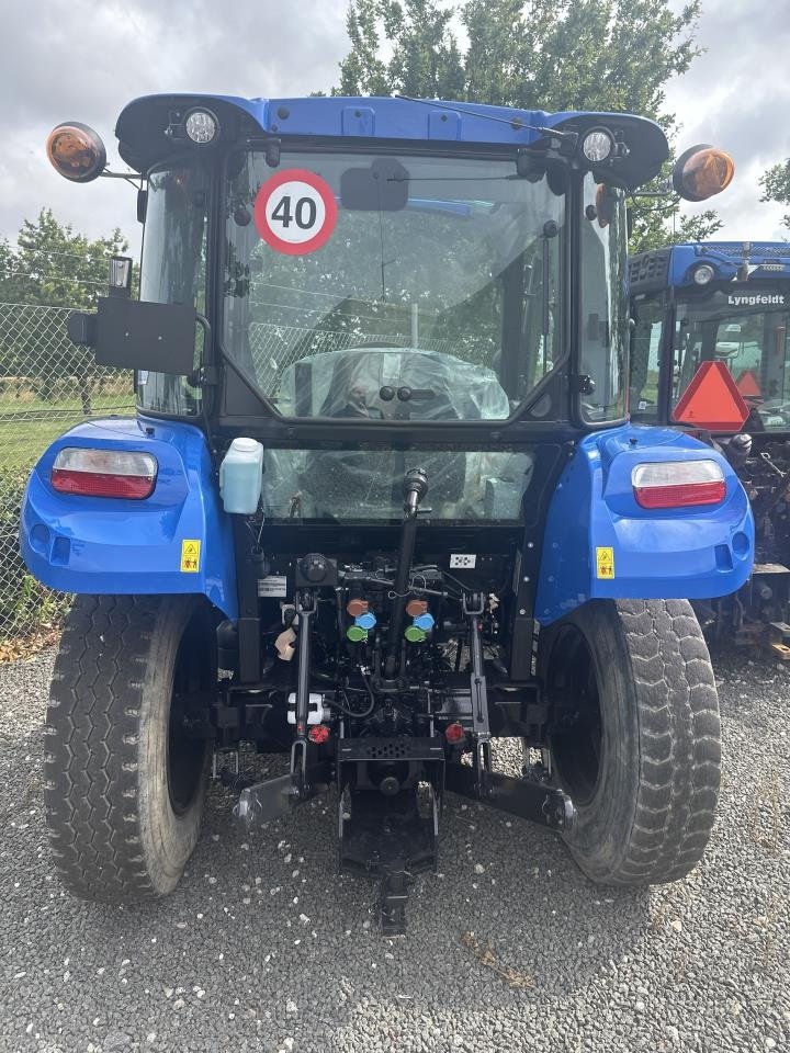 Traktor типа New Holland T4.75 CAB 2WD, Gebrauchtmaschine в Hadsten (Фотография 2)