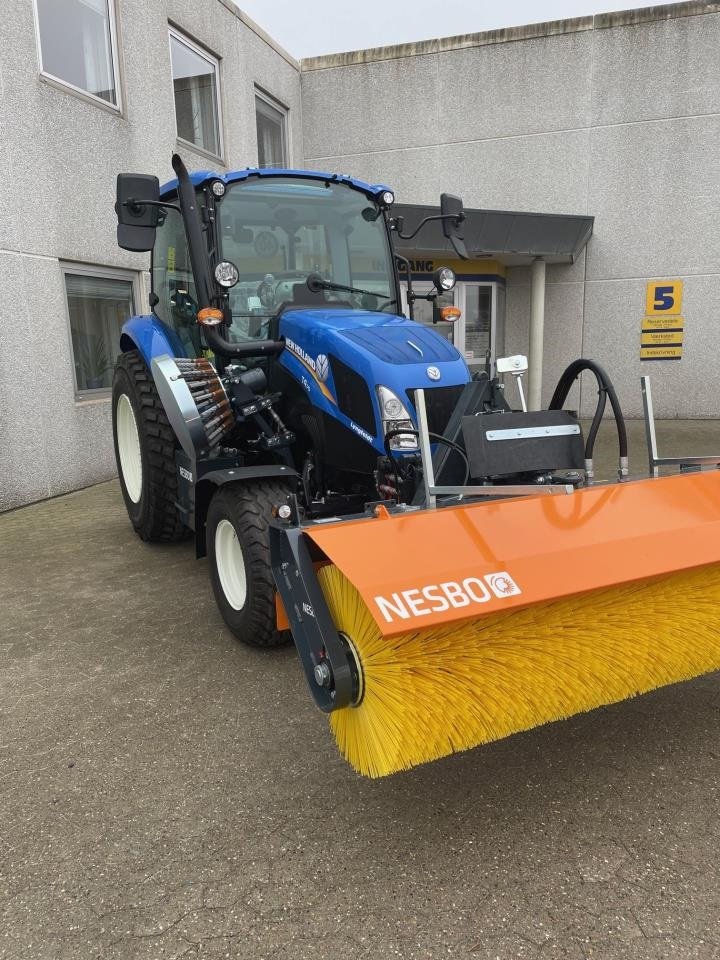 Traktor типа New Holland T4.75 CAB 2WD, Gebrauchtmaschine в Hadsten (Фотография 2)