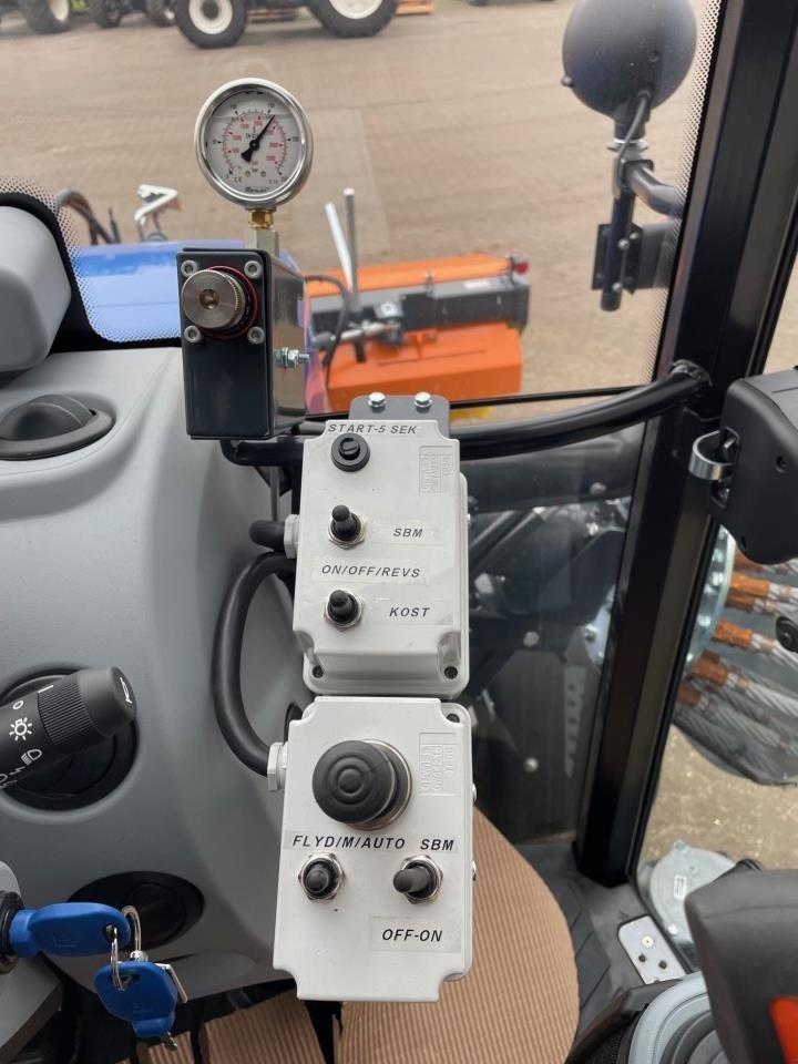 Traktor типа New Holland T4.75 CAB 2WD, Gebrauchtmaschine в Hadsten (Фотография 4)