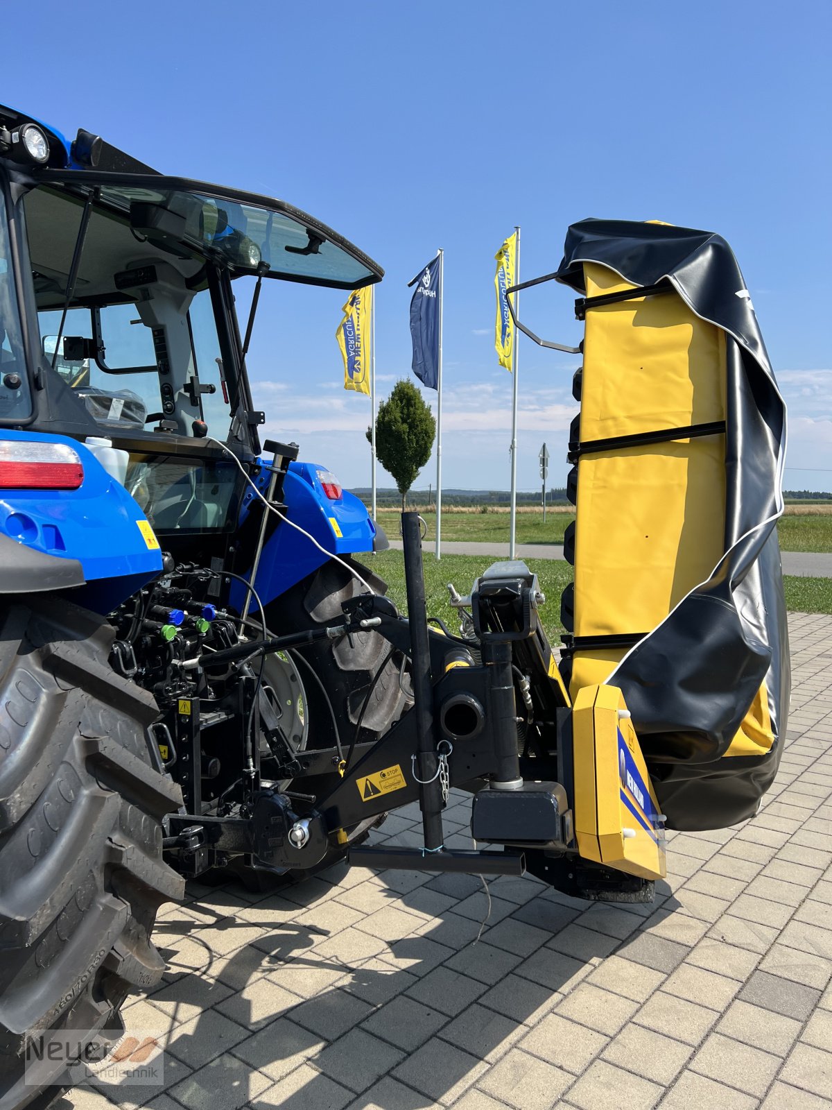 Traktor des Typs New Holland T4.75 Powerstar, Neumaschine in Bad Waldsee Mennisweiler (Bild 2)