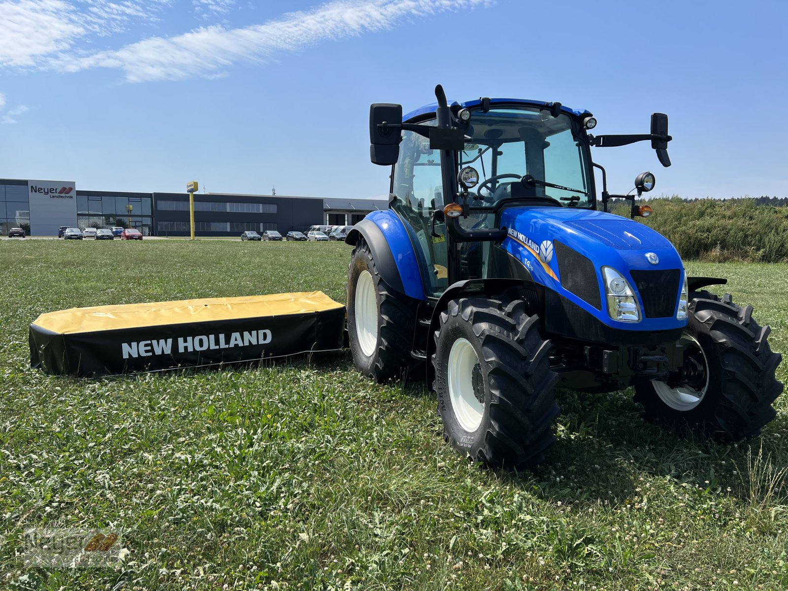 Traktor des Typs New Holland T4.75 Powerstar, Neumaschine in Bad Waldsee Mennisweiler (Bild 1)