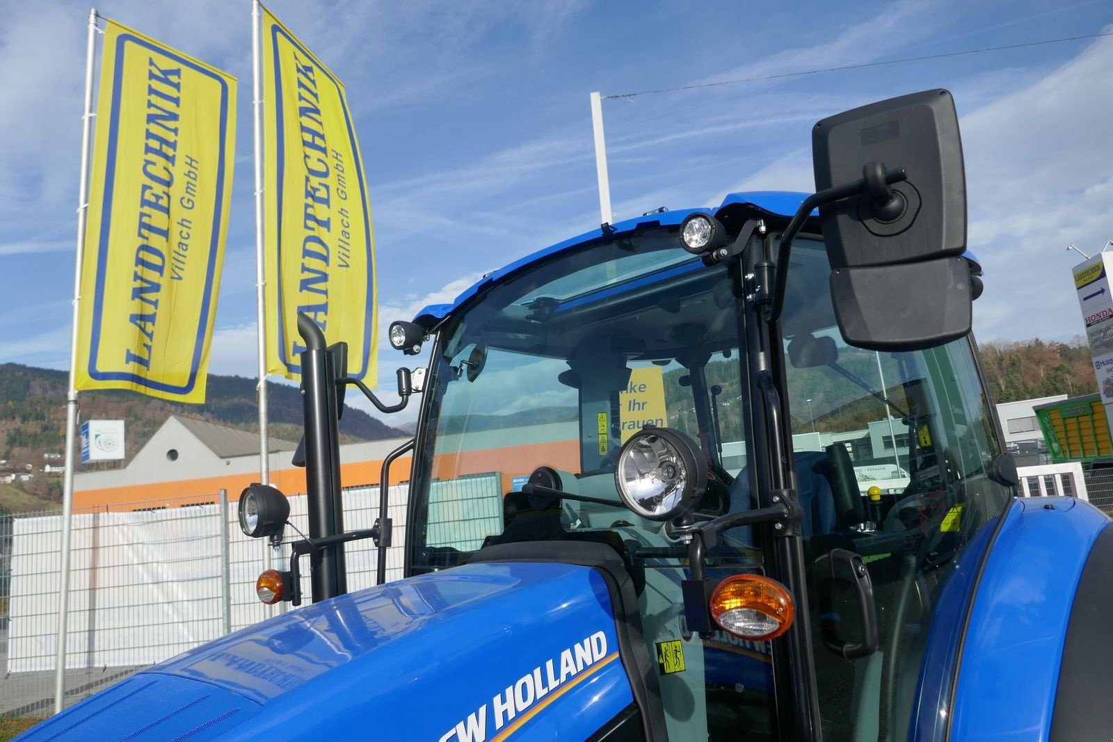 Traktor of the type New Holland T4.75 Powerstar, Gebrauchtmaschine in Villach (Picture 4)