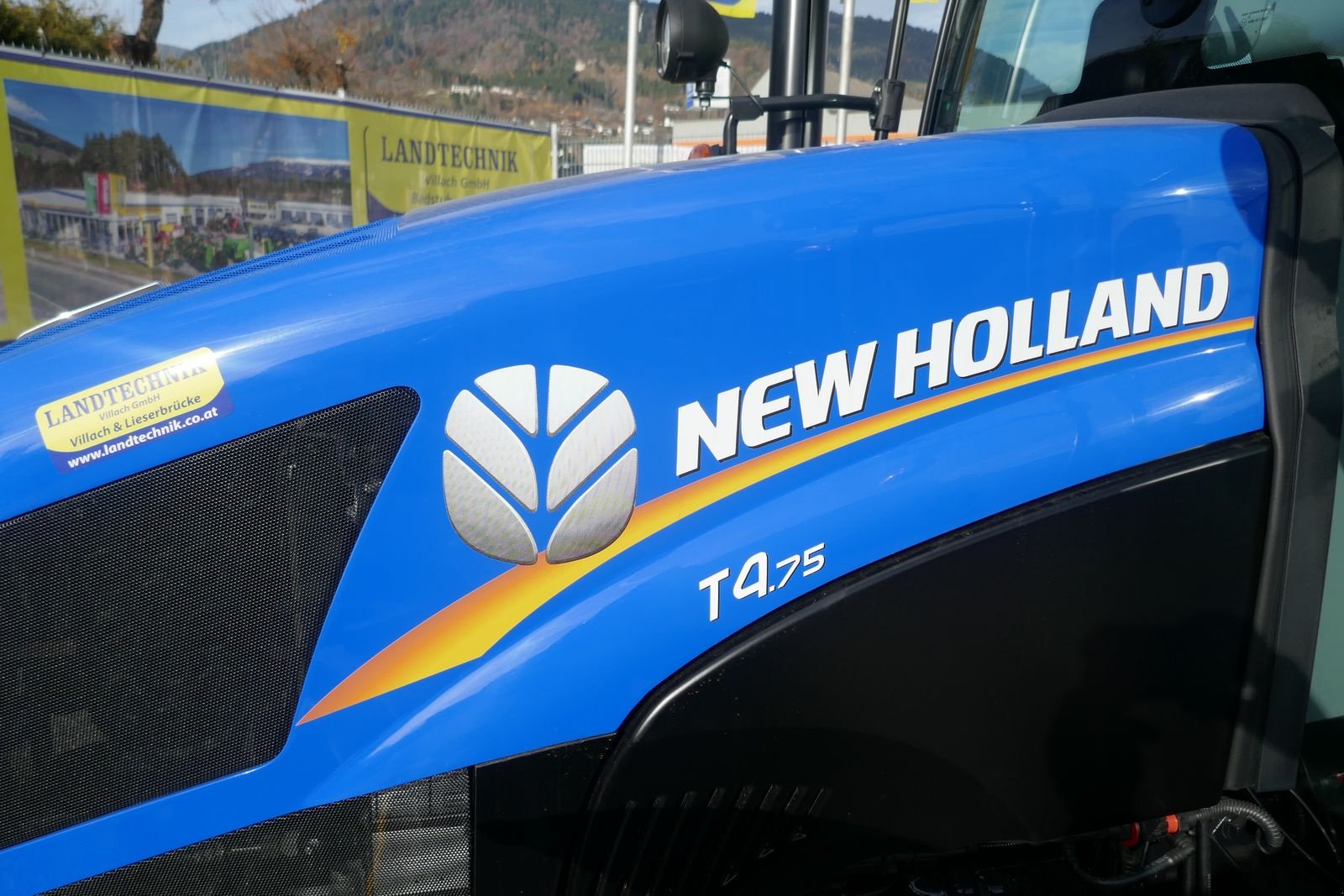Traktor of the type New Holland T4.75 Powerstar, Gebrauchtmaschine in Villach (Picture 3)