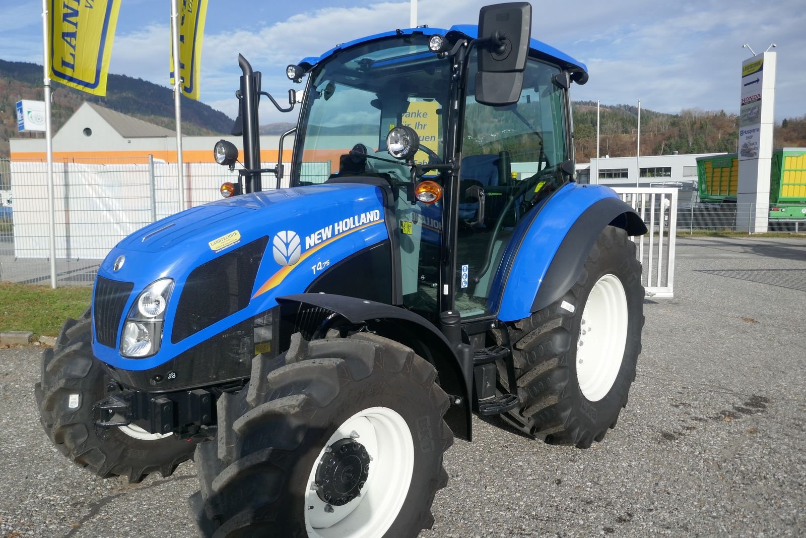 Traktor of the type New Holland T4.75 Powerstar, Gebrauchtmaschine in Villach (Picture 2)