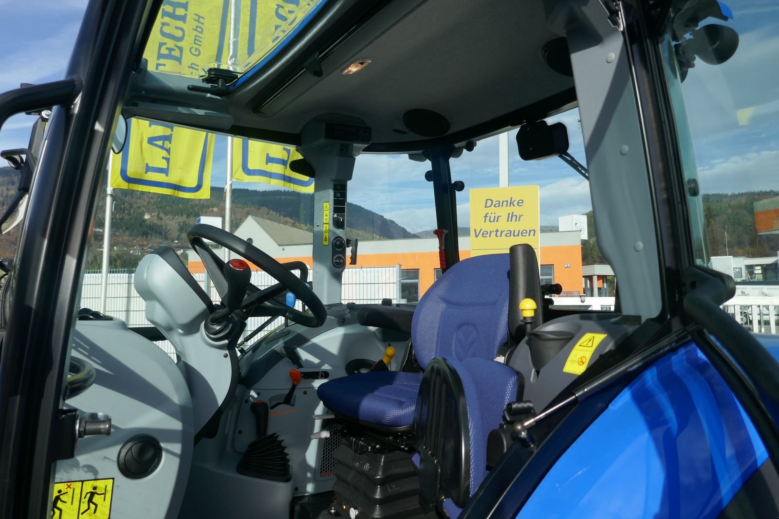 Traktor of the type New Holland T4.75 Powerstar, Gebrauchtmaschine in Villach (Picture 11)