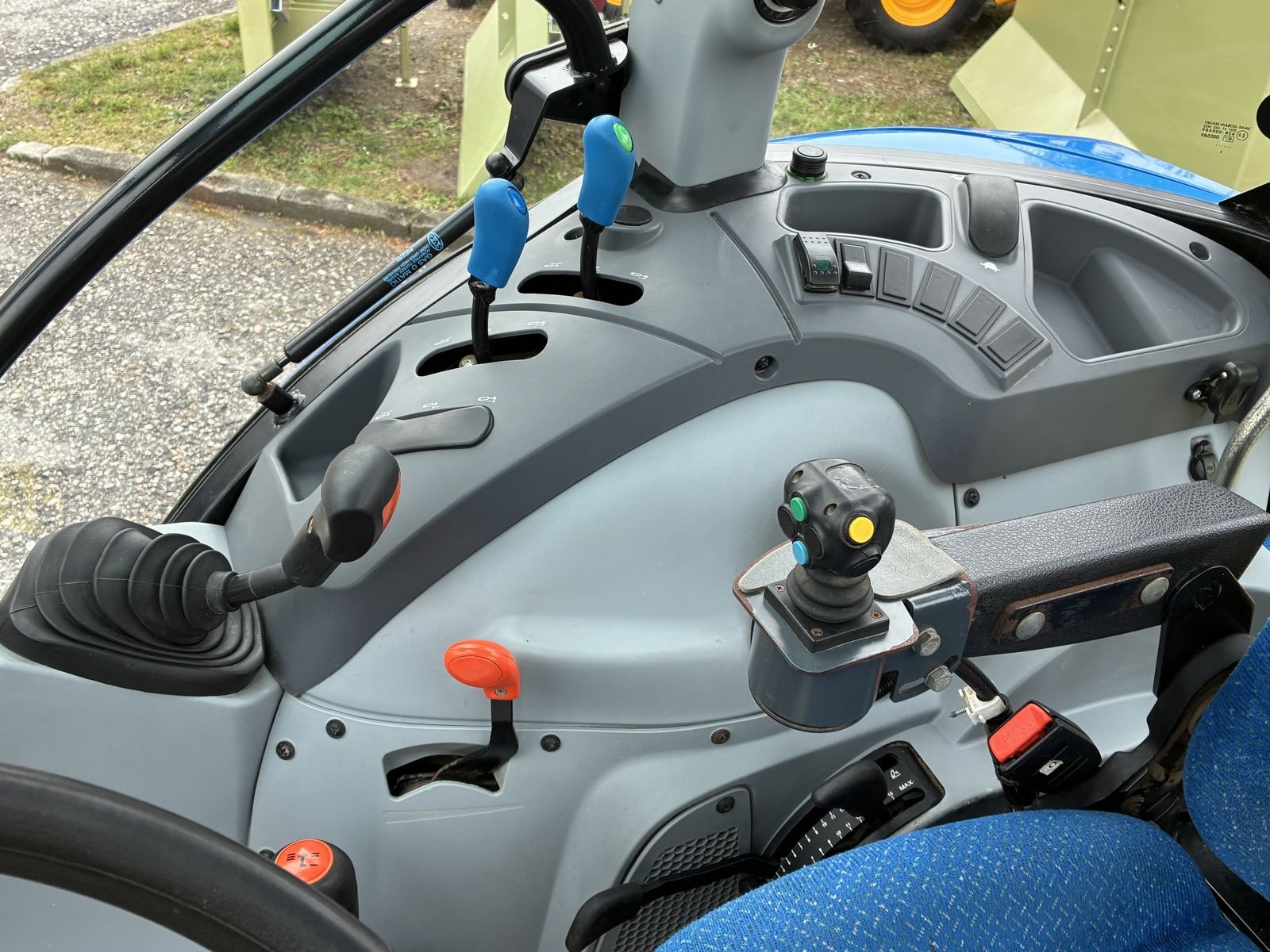 Traktor typu New Holland T4.75 Powerstar, Gebrauchtmaschine v Villach (Obrázek 9)