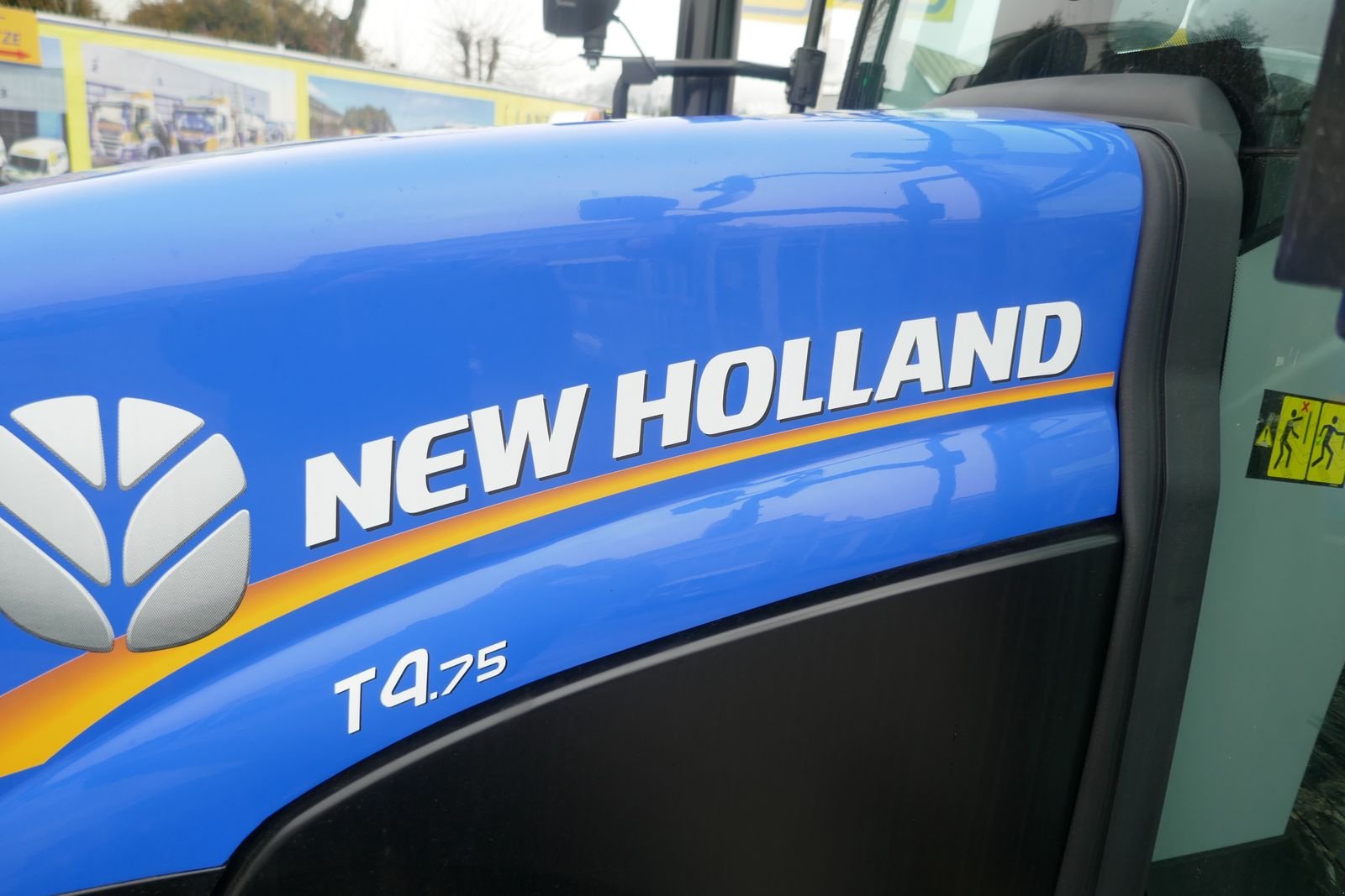 Traktor Türe ait New Holland T4.75 Powerstar, Gebrauchtmaschine içinde Villach (resim 4)