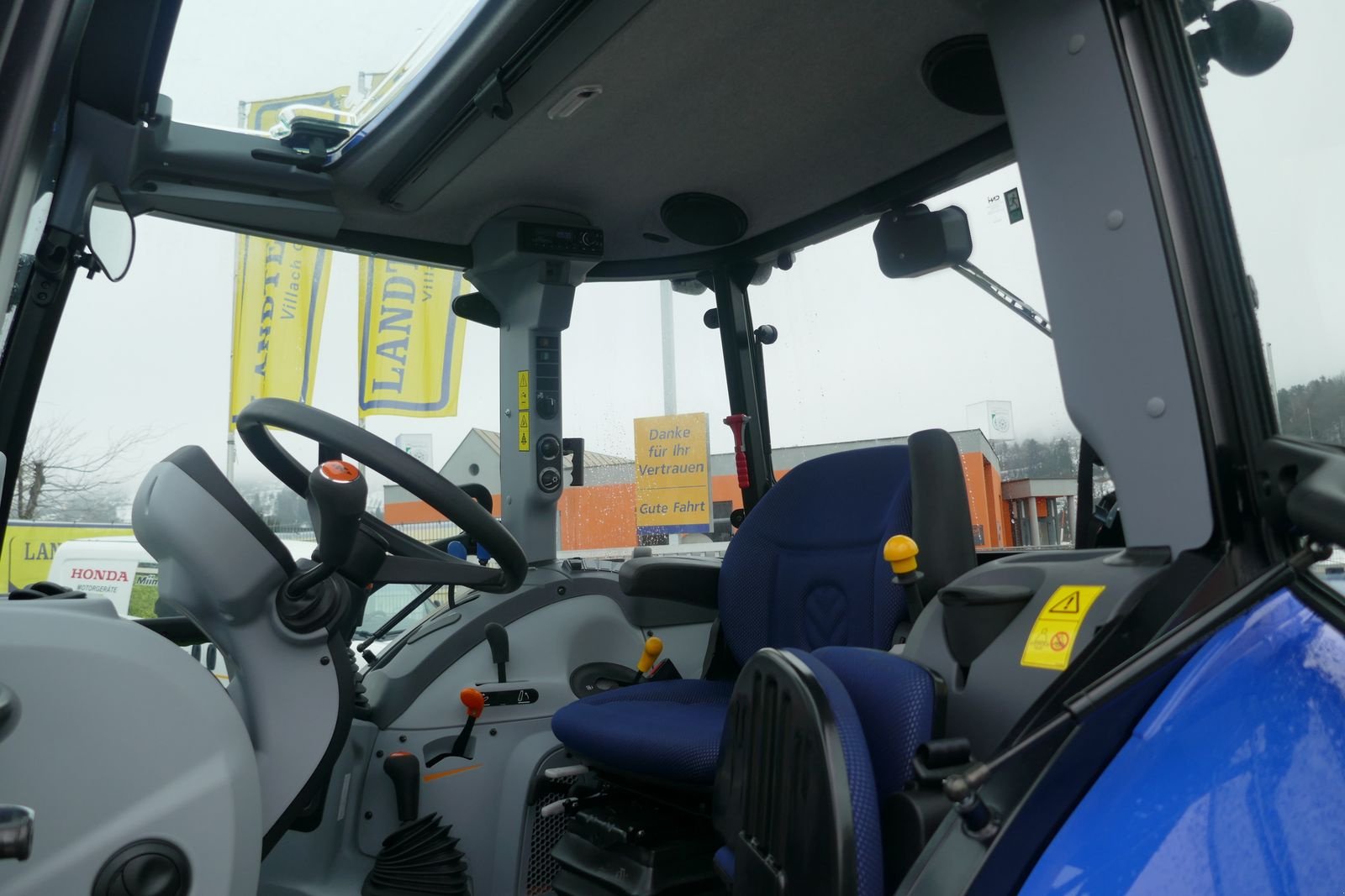 Traktor Türe ait New Holland T4.75 Powerstar, Gebrauchtmaschine içinde Villach (resim 12)