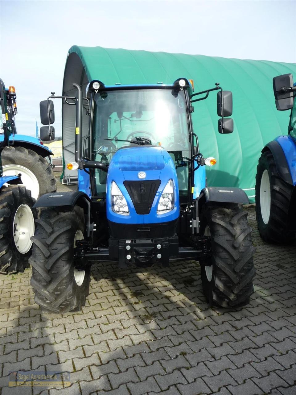Traktor des Typs New Holland T4.75 S CAB 4WD, Neumaschine in Rhaunen (Bild 2)