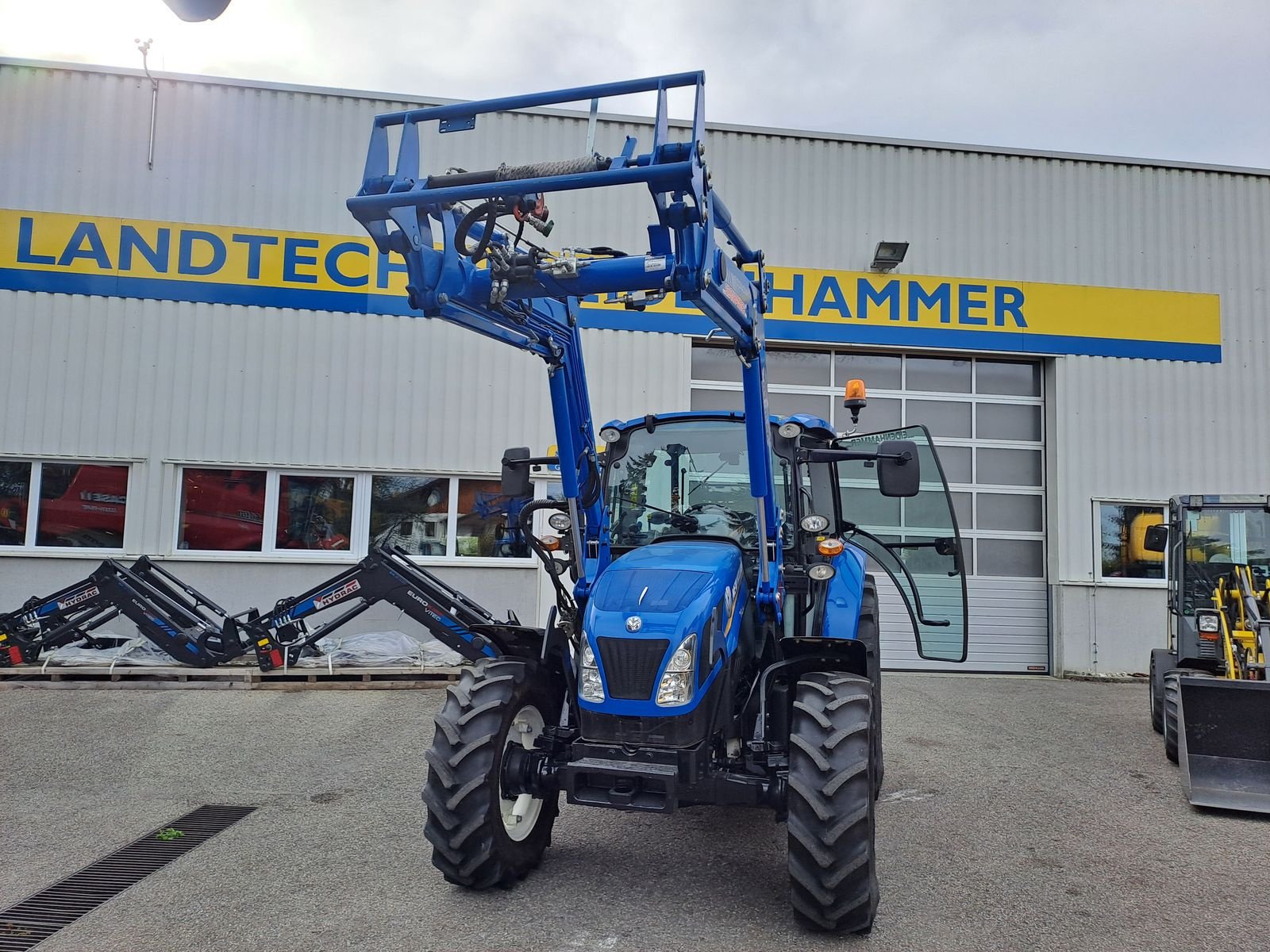 Traktor of the type New Holland T4.75, Gebrauchtmaschine in Burgkirchen (Picture 18)