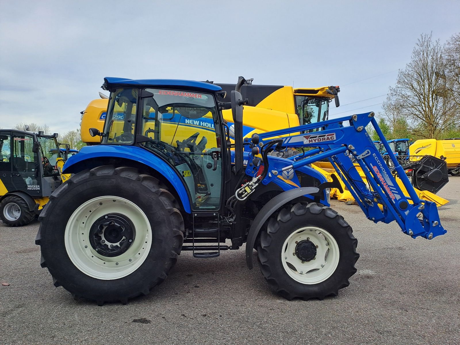 Traktor of the type New Holland T4.75, Gebrauchtmaschine in Burgkirchen (Picture 5)