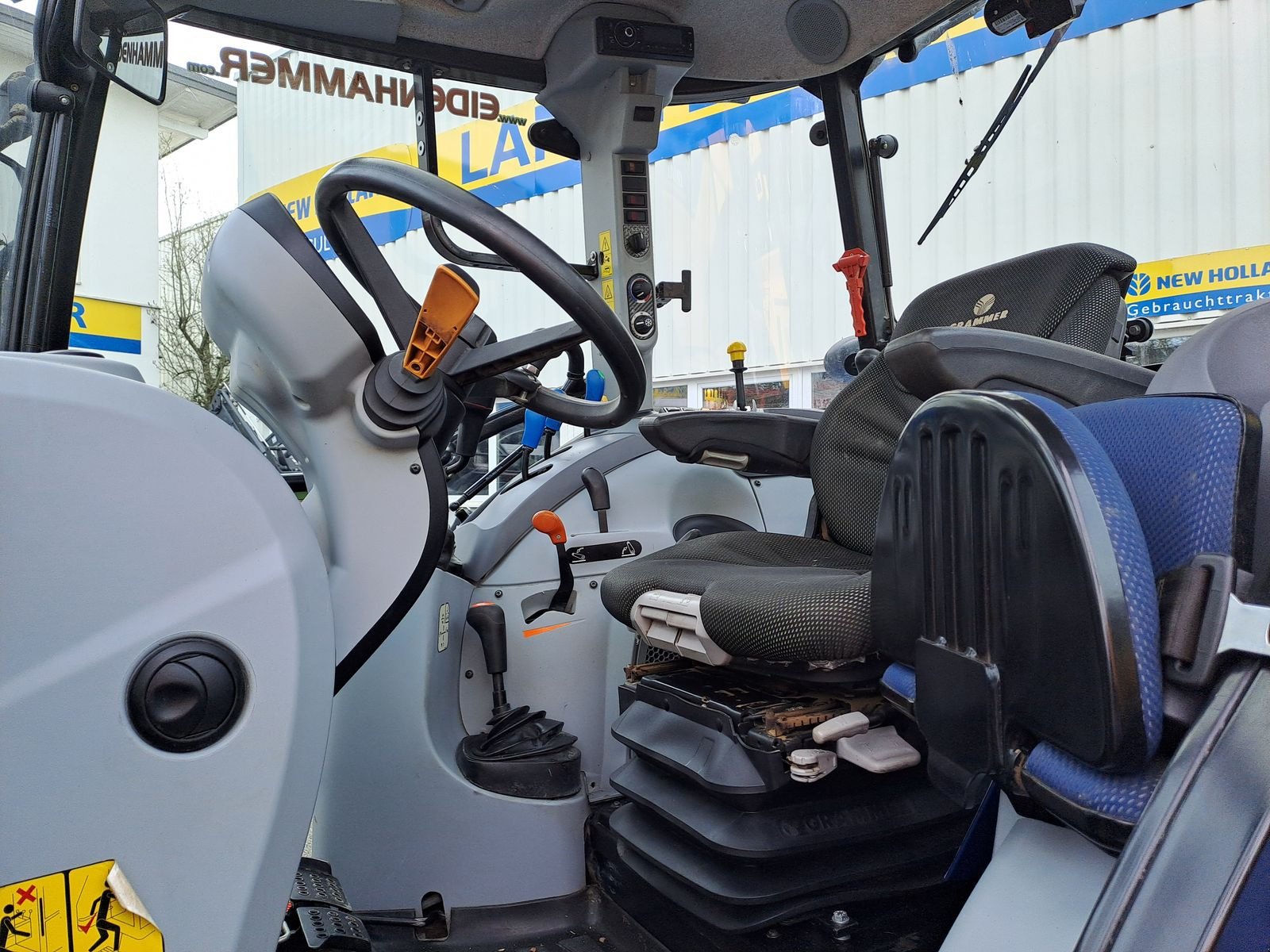 Traktor of the type New Holland T4.75, Gebrauchtmaschine in Burgkirchen (Picture 13)