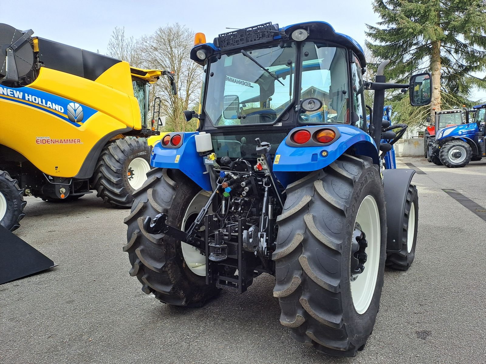 Traktor of the type New Holland T4.75, Gebrauchtmaschine in Burgkirchen (Picture 8)