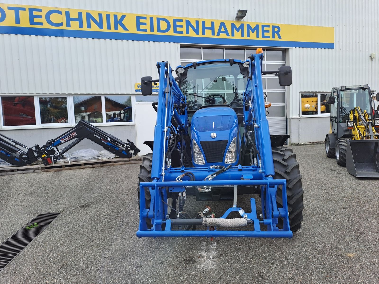 Traktor of the type New Holland T4.75, Gebrauchtmaschine in Burgkirchen (Picture 2)