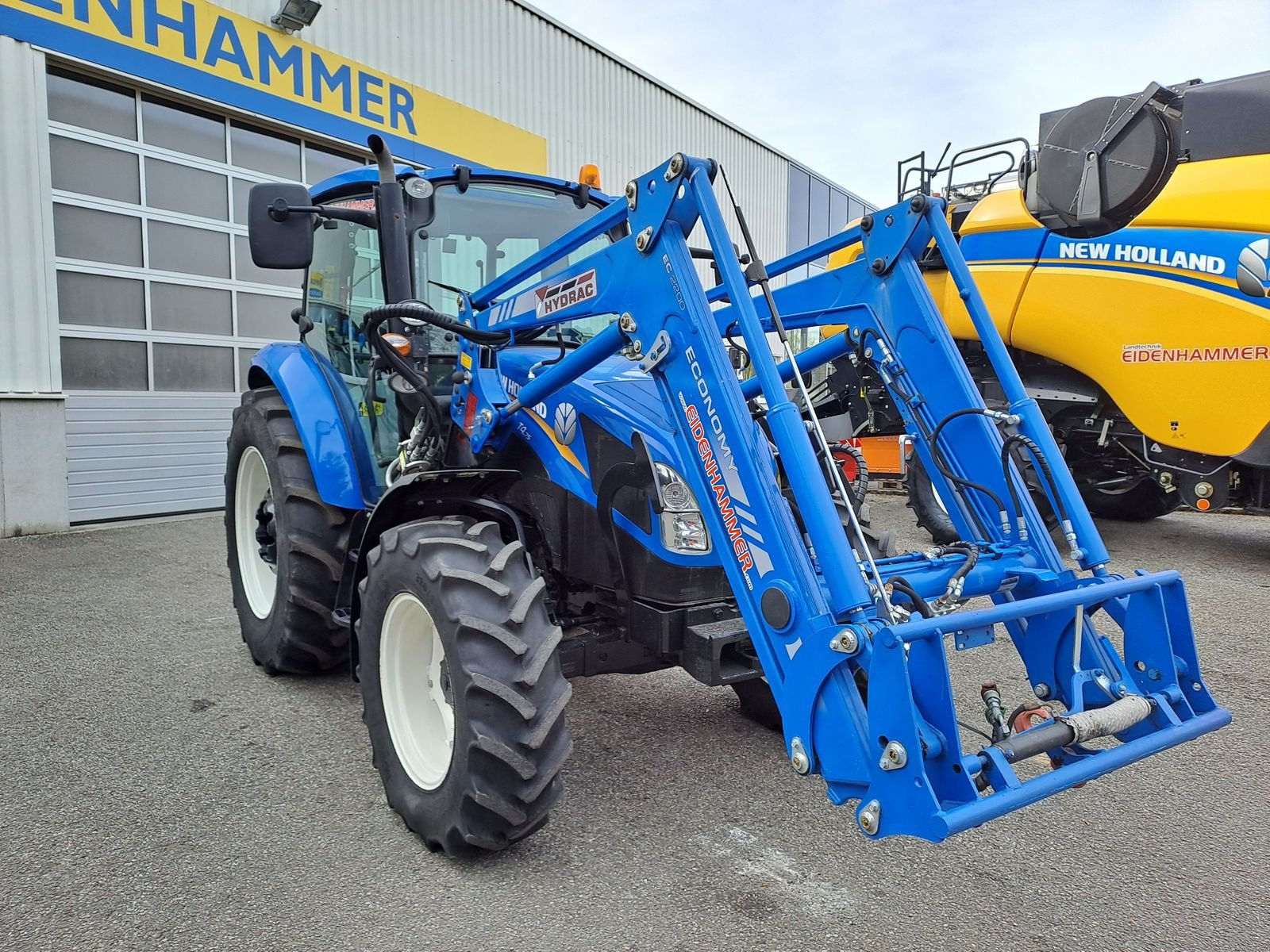 Traktor of the type New Holland T4.75, Gebrauchtmaschine in Burgkirchen (Picture 3)