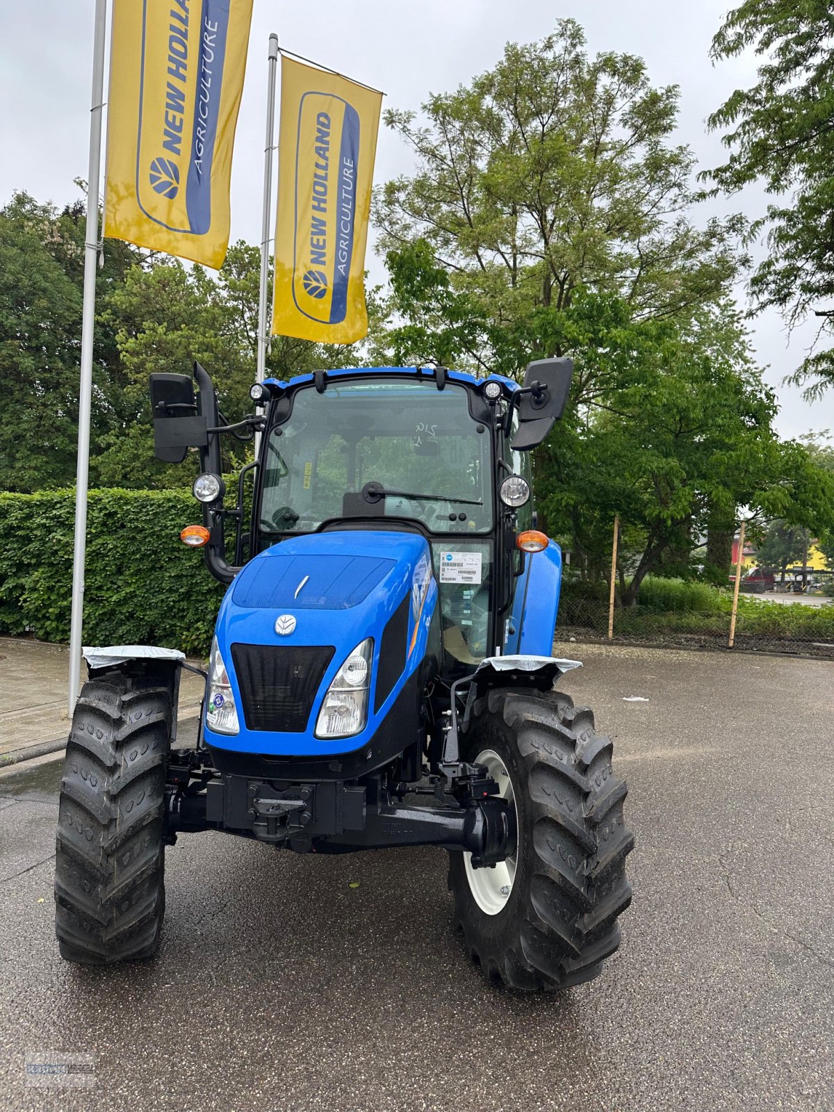 Traktor des Typs New Holland t4.75, Neumaschine in Malterdingen (Bild 5)
