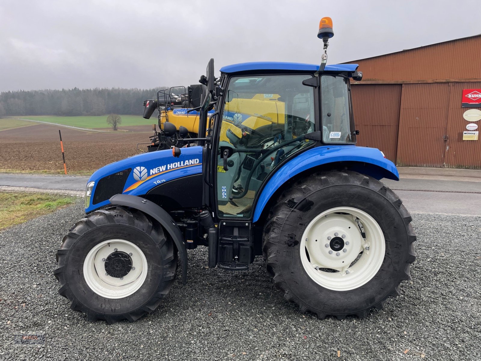 Traktor des Typs New Holland T4.75, Neumaschine in Lichtenfels (Bild 2)