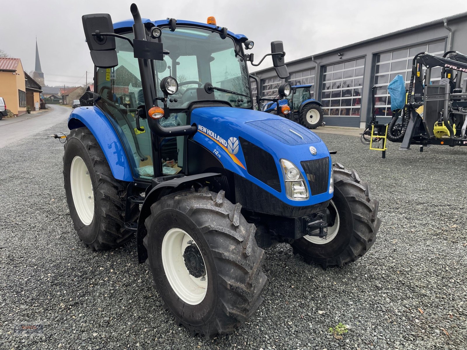 Traktor des Typs New Holland T4.75, Neumaschine in Lichtenfels (Bild 6)