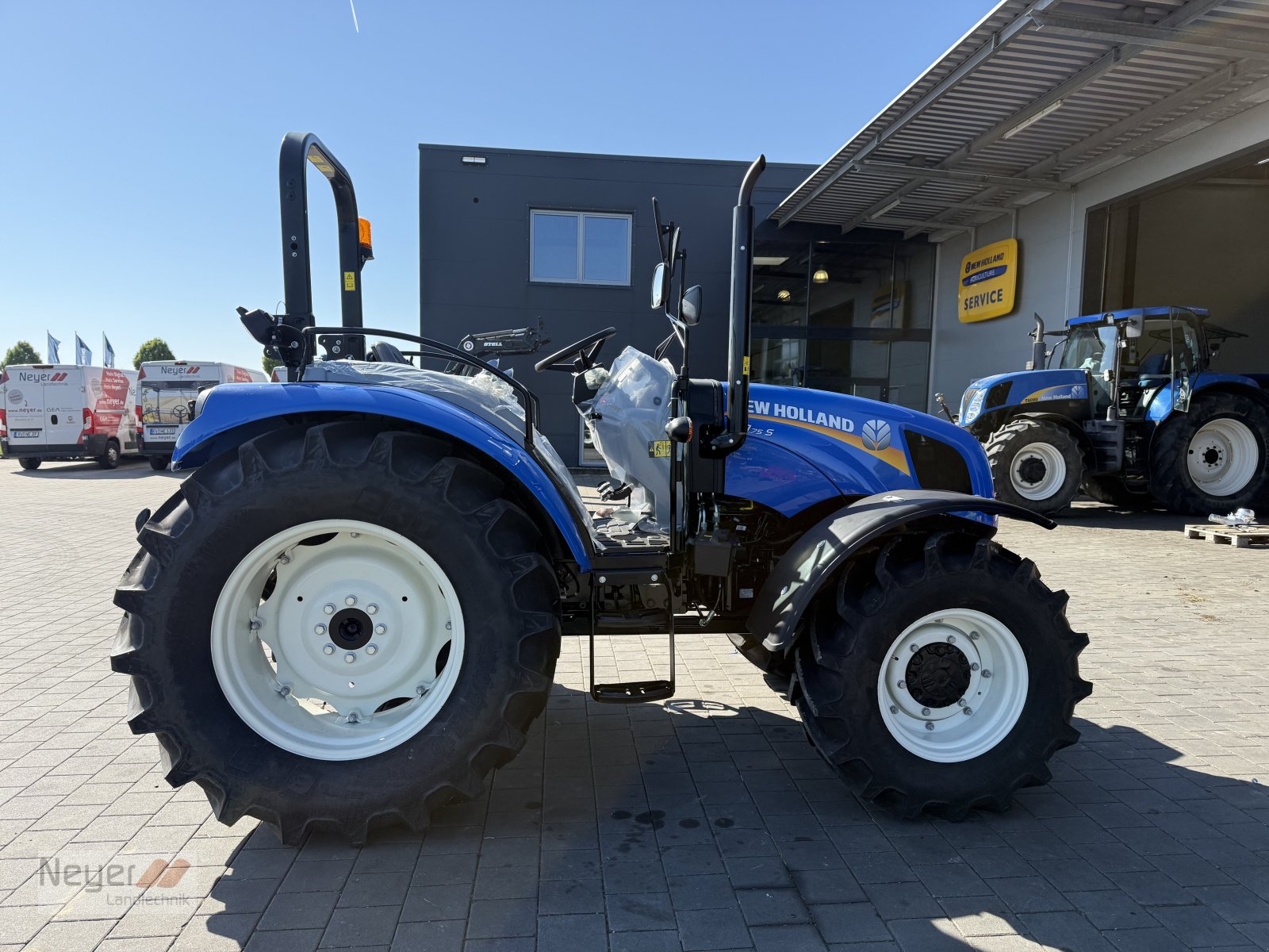 Traktor des Typs New Holland T4.75S ROPS Plattform, Neumaschine in Bad Waldsee Mennisweiler (Bild 1)