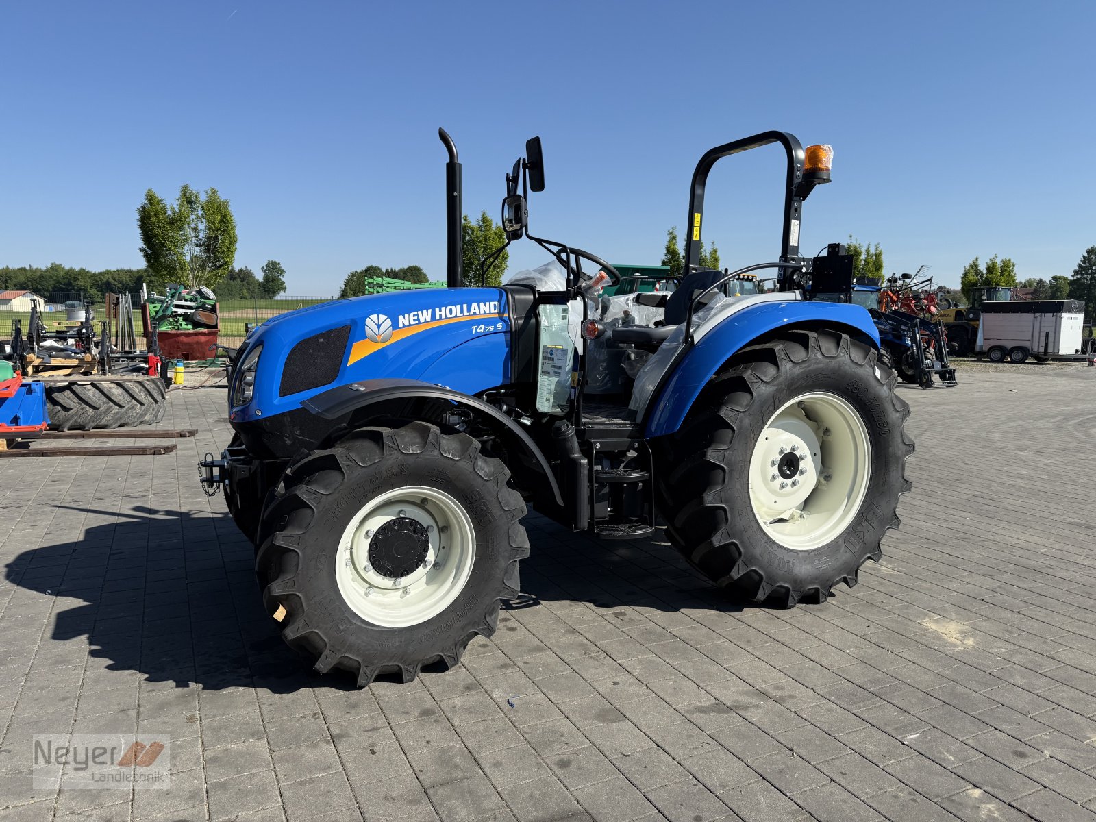 Traktor des Typs New Holland T4.75S ROPS Plattform, Neumaschine in Bad Waldsee Mennisweiler (Bild 2)