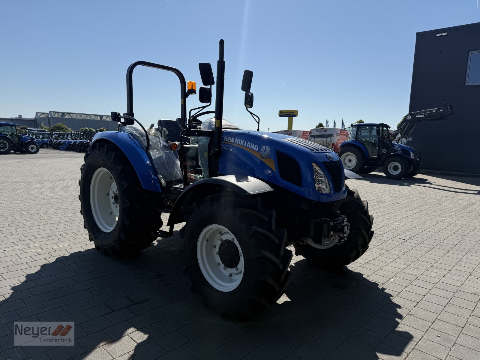 Traktor des Typs New Holland T4.75S ROPS Plattform, Neumaschine in Bad Waldsee Mennisweiler (Bild 3)