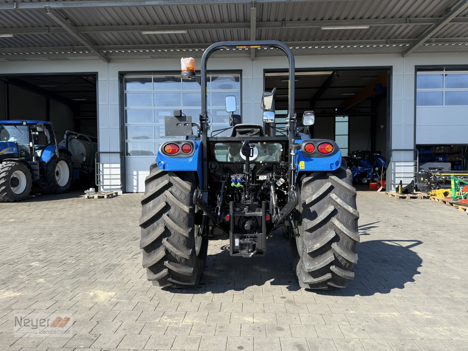 Traktor des Typs New Holland T4.75S ROPS Plattform, Neumaschine in Bad Waldsee Mennisweiler (Bild 4)
