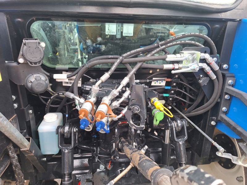 Traktor del tipo New Holland T4.75S Traktor, Gebrauchtmaschine en Chur (Imagen 5)